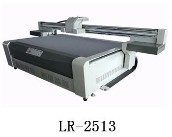 LR-2513通常我們也稱為萬能打印機，他是根據國際標準尺寸而來，加上這種uv機器不收材質約束，差不多什么都可以打印，通常我們也稱之為萬能打印機